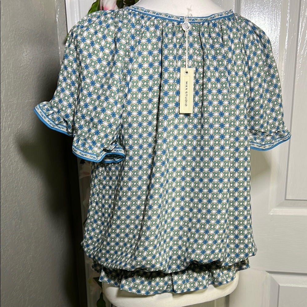 💄Max Studio Blue, Green and White Flutter Sleeve Blouse - Picture 3 of 13